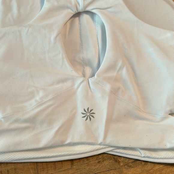 NEW Athleta Conscious Cut Out Crop Top Crossover Sports Bra D-DD Cups in White - Picture 8 of 10